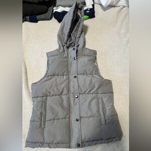 ❗️💲CLOSEOUT SALE: $5 💲❗️- Gray Puffer Vest with Hood